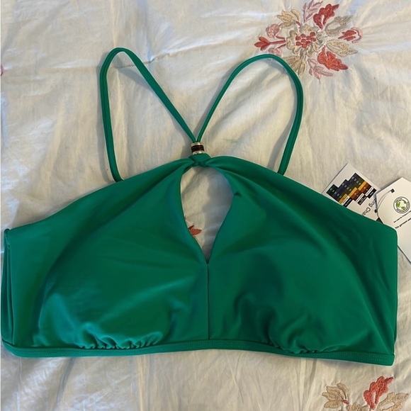 Time and Tru Women’s Halter Bikini
Swim Top Size L (12-14) - Green - Picture 3 of 8